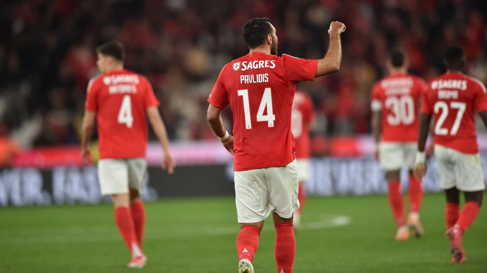 Pavlidis a celebrar o único golo do encontra do Benfica-SC Braga, na Luz
