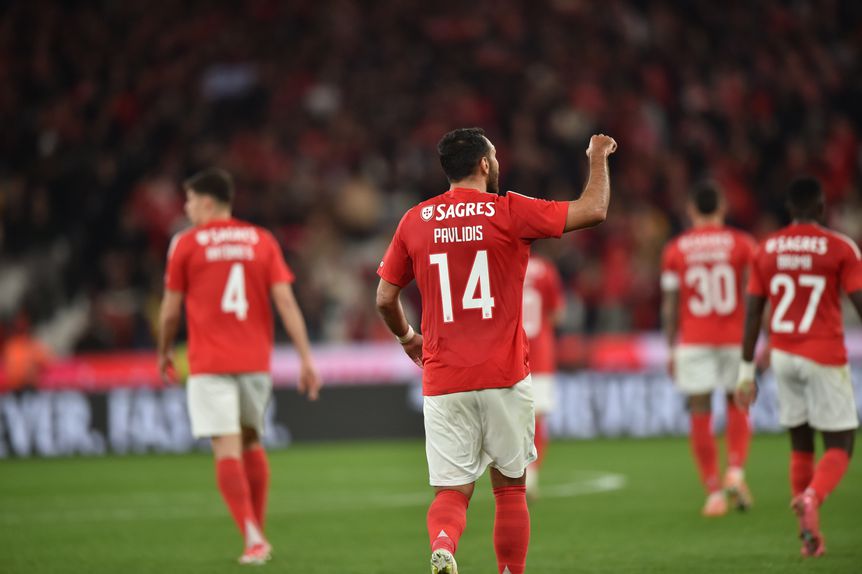 Pavlidis a celebrar o único golo do encontra do Benfica-SC Braga, na Luz