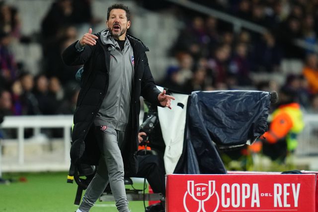 Simeone trocou o fato pelo fato de treino na Taça do Rei