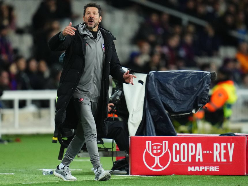 Simeone trocou o fato pelo fato de treino na Taça do Rei