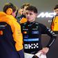 Lando Norris, na box da McLaren, antes de voltar à pista