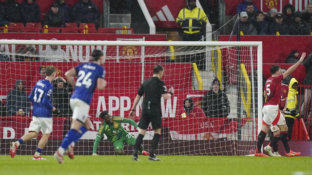 Man. United deixa-se empatar em cima do intervalo (vídeo)