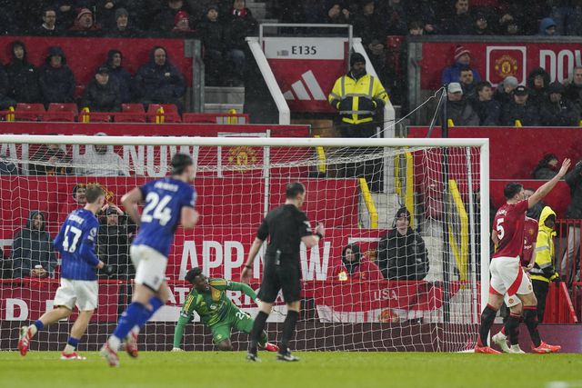 Man. United deixa-se empatar em cima do intervalo (vídeo)