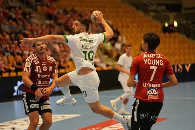 Martim Costa, do Sporting, na vitória frente aos dinamarqueses do Fredericia, jogo da Liga dos Campeões de andebol. Foto EHF/Niklas Lau Petersen