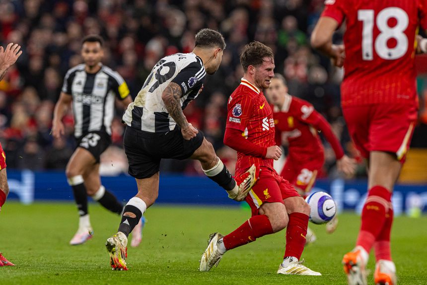 Mac Allister em ação pelo Liverpool (IMAGO)