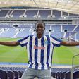 FC Porto: central de 19 anos assina contrato profissional
