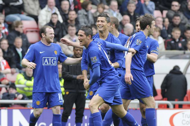 Federico Macheda a celebrar um golo pelo Manchester United, com Cristiano Ronaldo