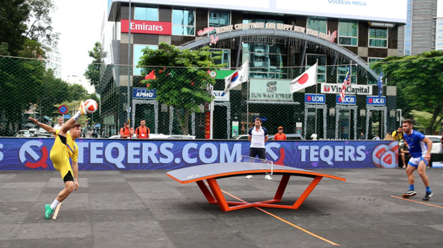 Apor Gyorgydeak num duelo de Teqball na Hungria, Pécs