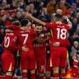 Liverpool liga os médios e vê o título da Premier League cada vez mais perto