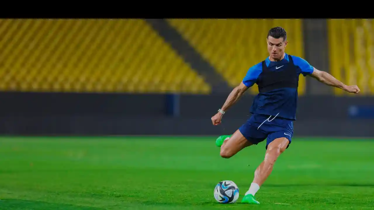 No desporto, CR7 tornou-se embaixador e investidor da Whoop, empresa norte-americana de performance desportiva, em 2024. Desde 2012, a marca angariou investimento de mais de 400 milhões de dólares de venture capital - Foto: WOOP