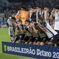 Protesto dos jogadores do Corinthians - camisola a tapar a boca, imitando o gesto de Prestianni com Vinícius Júnior