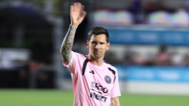 Porto-riquenhos enchem estádio para ver treino de Messi