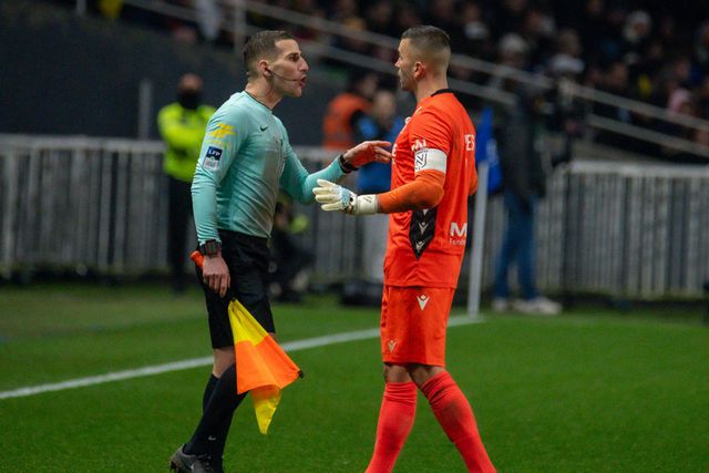 Guarda-redes português simula lesão por causa do Ramadão (vídeo)