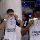 Jogadores do Corinthians entraram em campo com a boca tapada e mensagem à vista