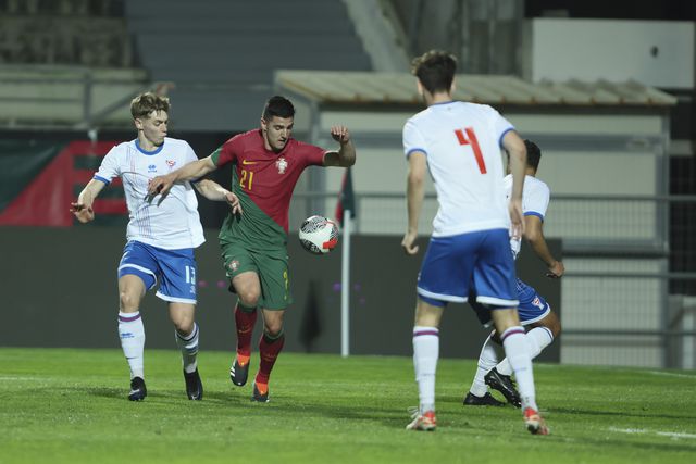 «Foram duas vitórias importantes, mas não tiramos os pés do chão», garante Martim Neto
