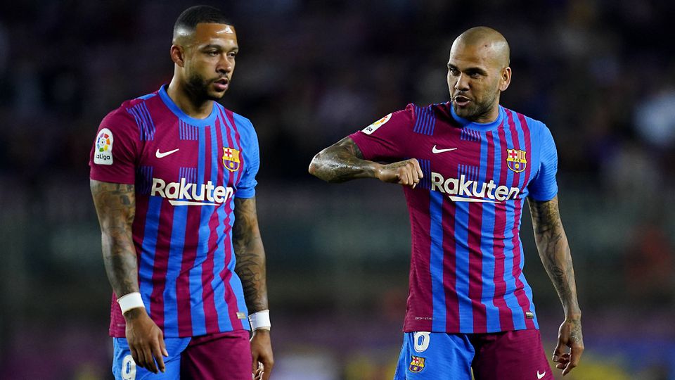 Agente de Depay nega rumores de ajuda a Dani Alves