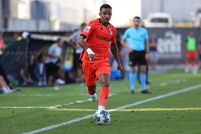 V. Guimarães: Bruno Gaspar e Mangas podem sair