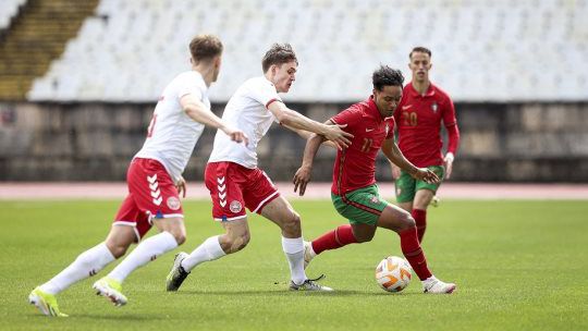 Portugal começa a ganhar mas sofre goleada da Dinamarca