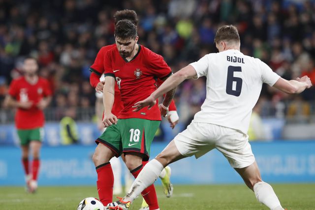 Rúben Neves: «Não podemos passar de bestiais a bestas por um jogo de preparação»