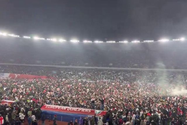 A invasão de campo dos adeptos da Geórgia após a qualificação para o Euro-2024