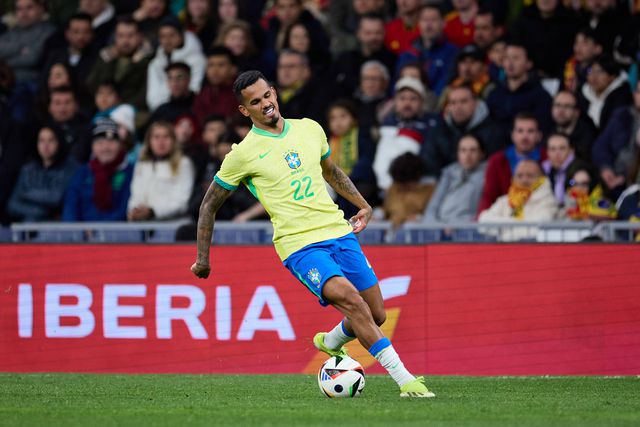 Galeno sofre penálti ao cair do pano na estreia e Brasil empata em Espanha