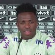 'Eu só quero jogar futebol' - Vinicius Jr. começa a chorar por causa da luta contra o racismo