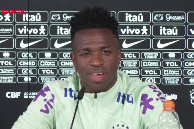 'Eu só quero jogar futebol' - Vinicius Jr. começa a chorar por causa da luta contra o racismo