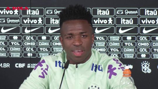 'Eu só quero jogar futebol' - Vinicius Jr. começa a chorar por causa da luta contra o racismo