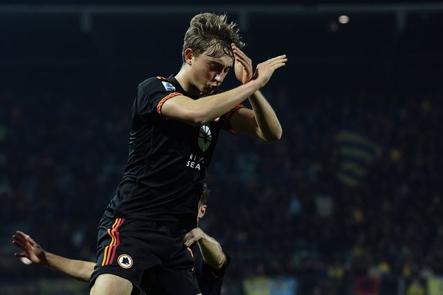 Jogador da Roma explica celebração à Cristiano Ronaldo e elogia Mourinho