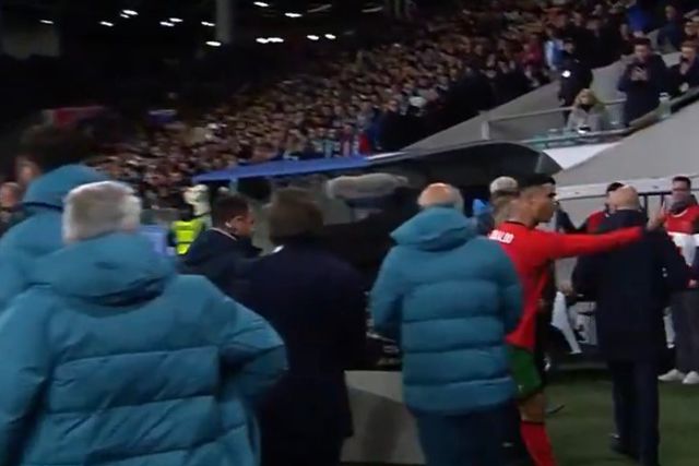 Vídeo: Ronaldo saiu disparado e furioso com o 4.º árbitro