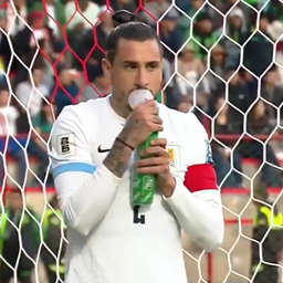 Giménez precisou da máscara de oxigénio no final do Bolívia-Uruguai (vídeo)