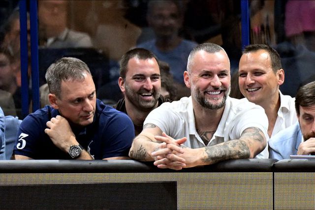 Declarações na Sérvia causam polémica: «Tento proibir o cor de rosa, é cor feminina»