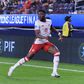 Alphonso Davies sofreu lesão grave ao serviço do Canadá e vai ser operado (IMAGO)