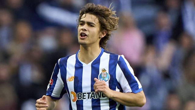 Rodrigo Mora, médio do FC Porto, deu extensa entrevista à Revista Dragões