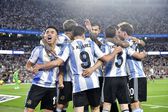 Jogadores da Argentina a celebrarem a vitória ao Brasil no Monumental