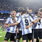 Jogadores da Argentina a celebrarem a vitória ao Brasil no Monumental