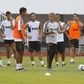 Raphael Varane e José Mourinho num treino do Real Madrid, em 2011