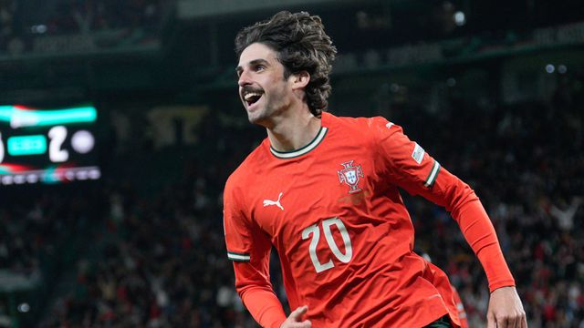 Francisco Trincão a celebrar o bis por Portugal, em Alvalade, contra a Dinamarca
