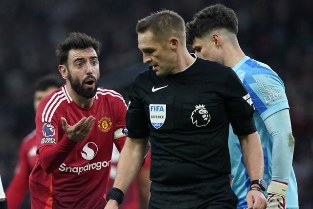 Faz ideia de quanto ganha um árbitro na Premier League?
