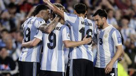 Argentina dá lição de futebol com goleada ao Brasil