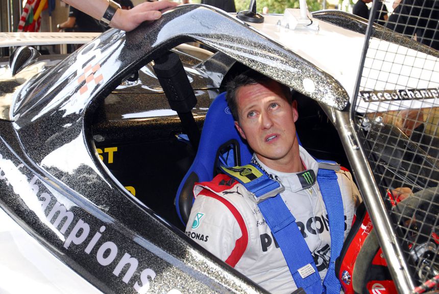 Michael Schumacher sofreu graves lesões cerebrais enquanto esquiava, em 2013