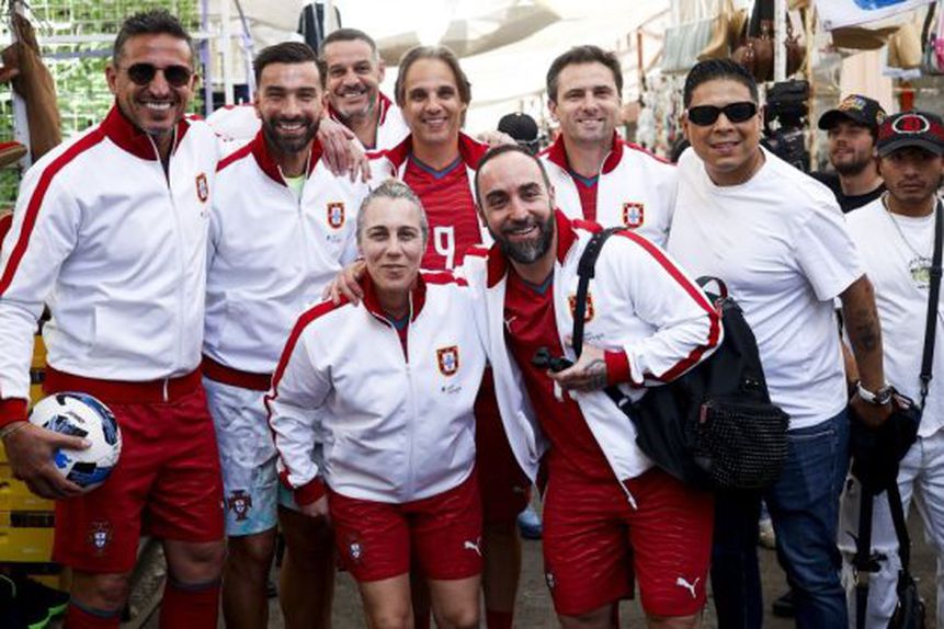 Várias lendas do futebol português juntas - Foto: FPF