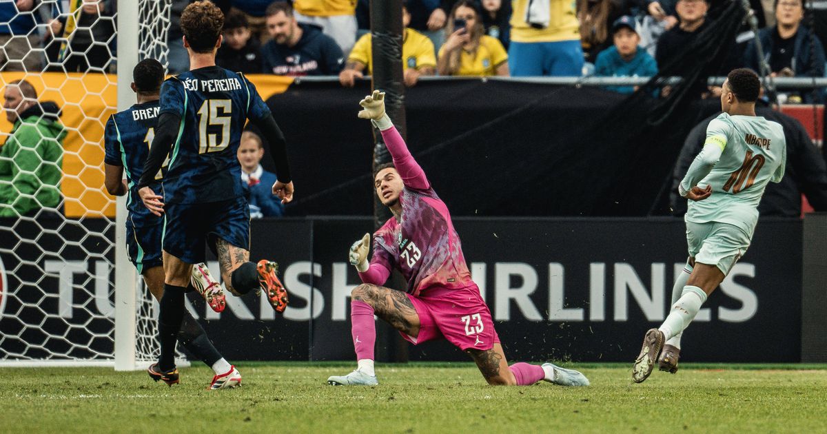 França prova estar um degrau acima do Brasil