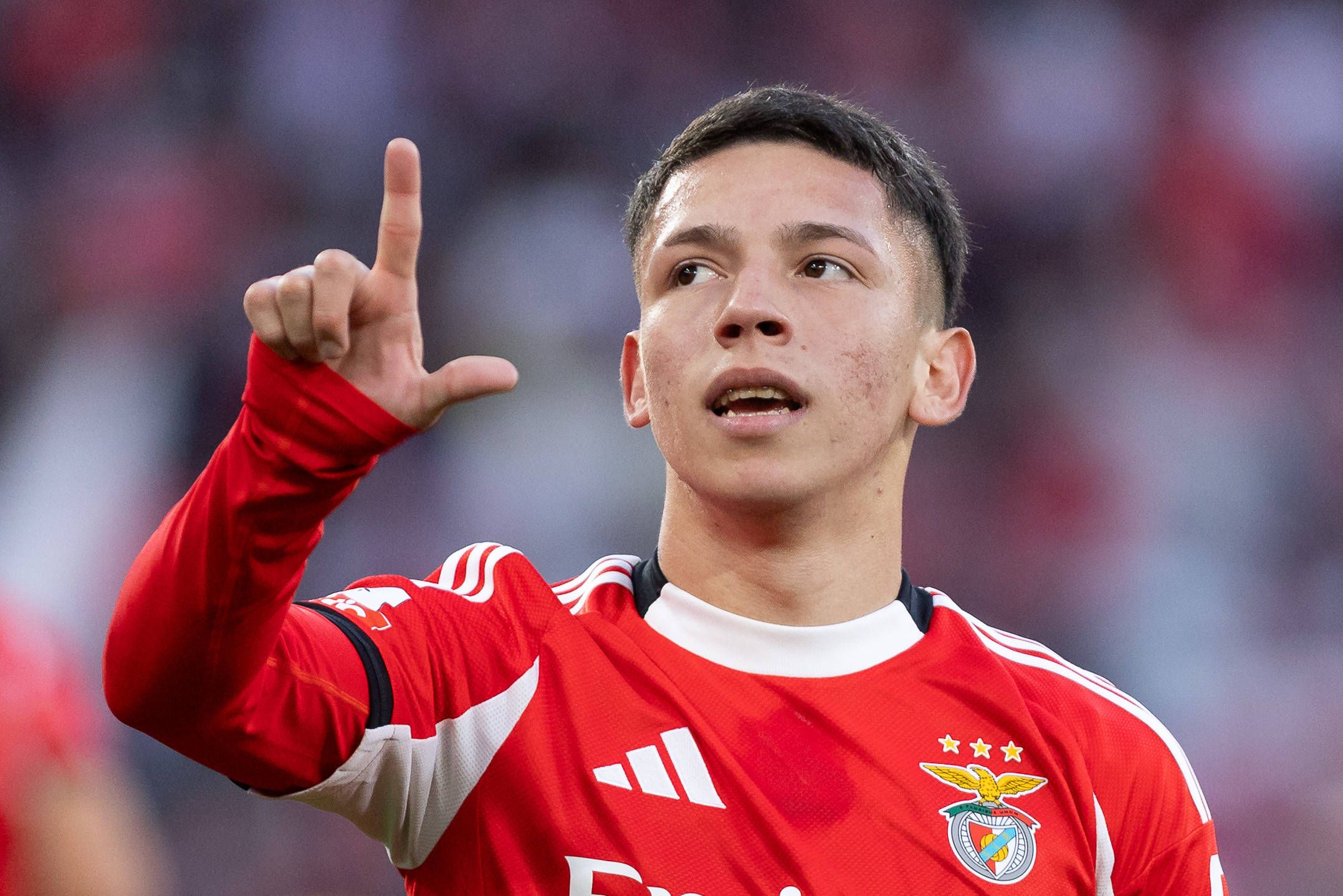 Prestianni (Benfica), chama a atenção no drible — Foto: Imago