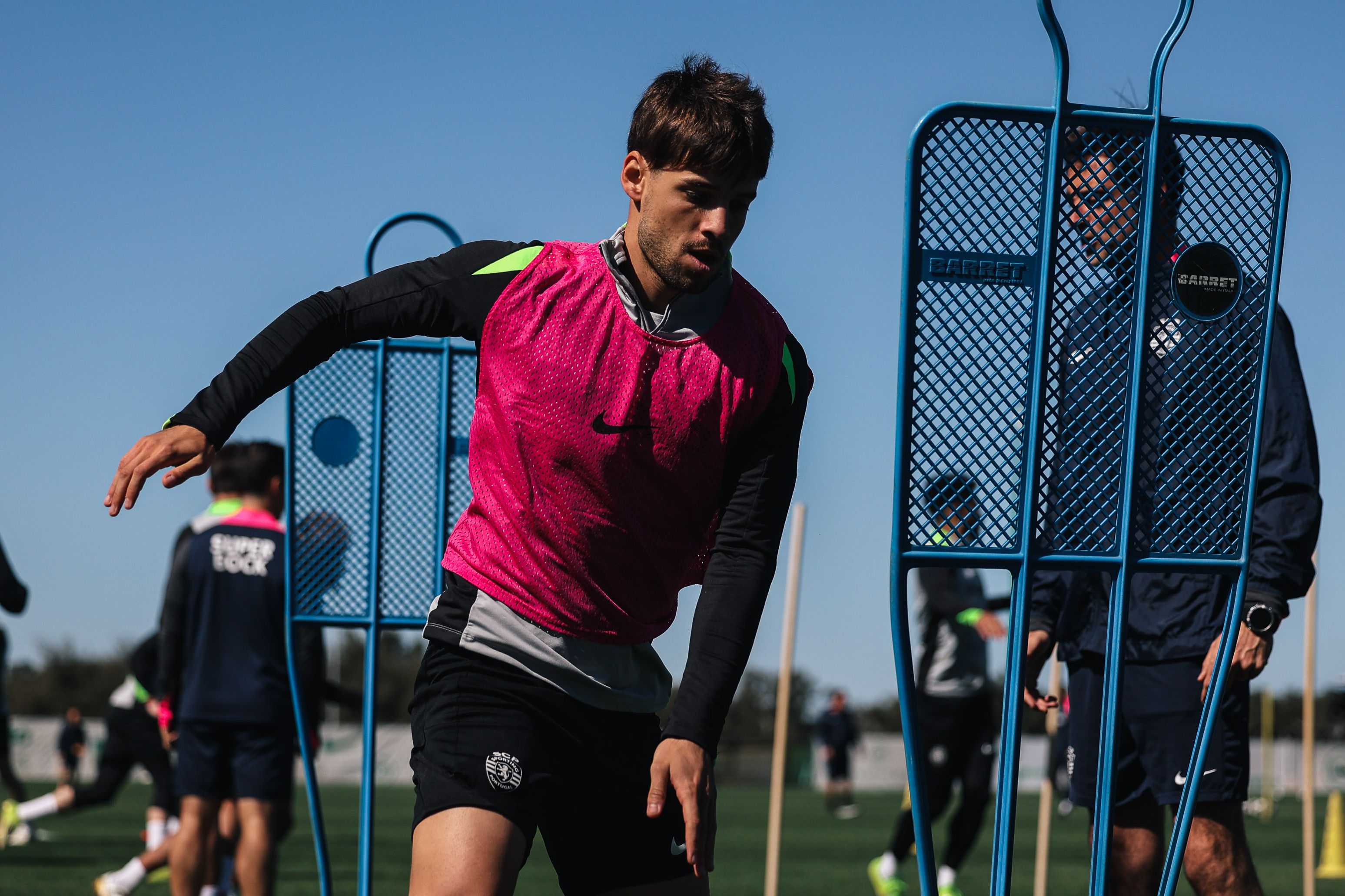 Daniel Bragança, um dos resistentes, no treino desta manhã na Academia - Foto: SPORTING CP