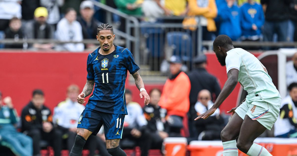 Alarme no Brasil: Raphinha substituído com problemas musculares