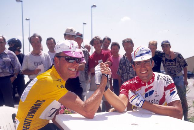 Bjarne Riis e Indurain durante o Tour de France 1996. IMAGO