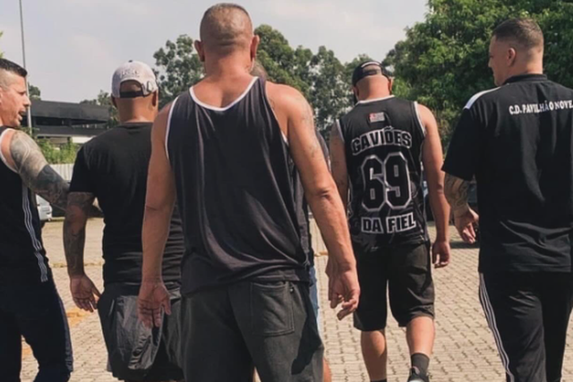 Crise no Corinthians: claque vai falar com António Oliveira