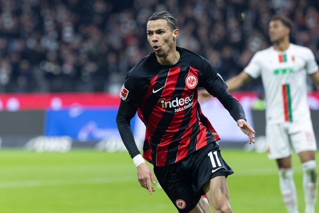 Mercado (oficial): Frankfurt ativa opção de compra por Ekitiké ao PSG
