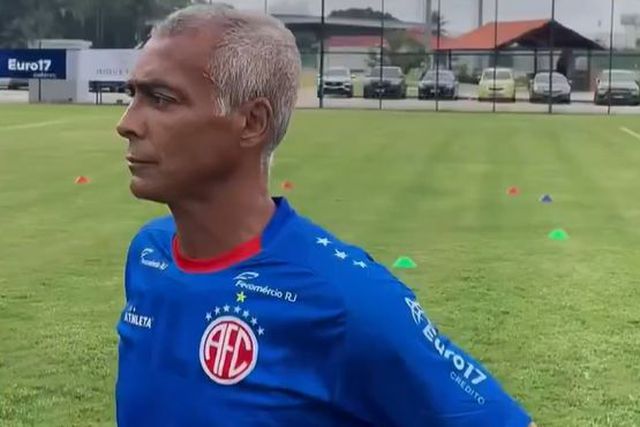 Romário: «Vou jogar com o meu filho, pouquíssimos tiveram oportunidade e muitos quiseram»